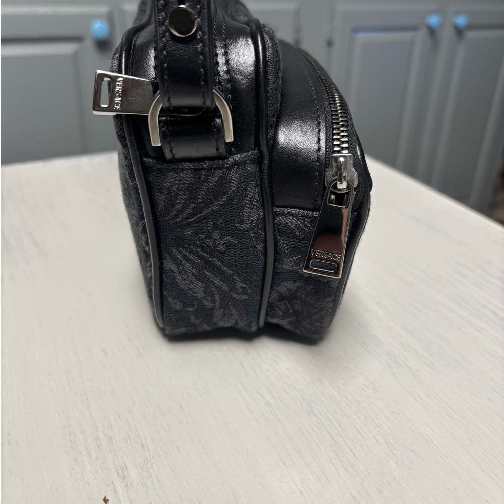Versace camera bag - Picture 4 of 8